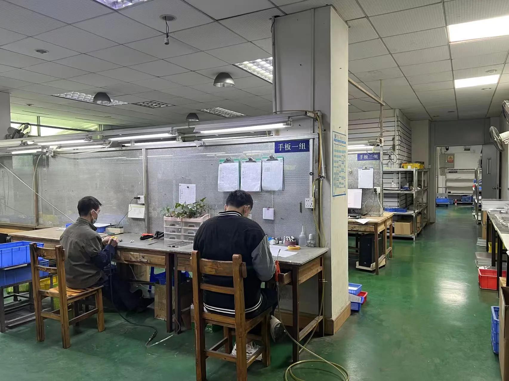 DFocus surface finishing and production workshop aisle